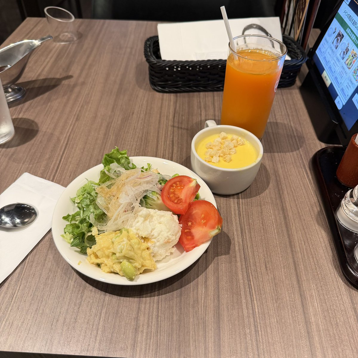 mi2wit's tweet photo. 今日は #ステーキのあさくま で「肉の日フェア」ということで、サーロインステーキの120gが、お値段据え置きで180gにボリュームup♪
もちろんデザートも食べて、おなかいっぱい😁 https://t.co/MQo8numPjc