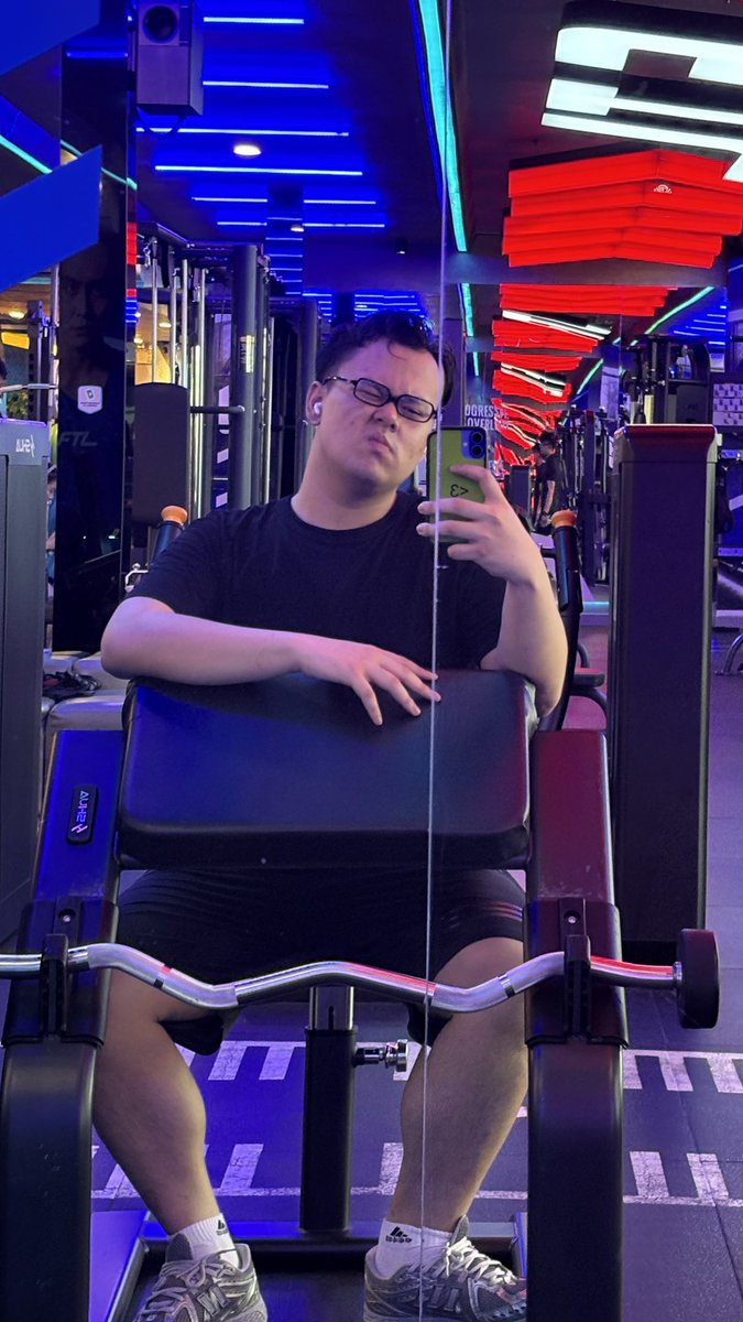 exemplary floptropican 🍬 tweet media