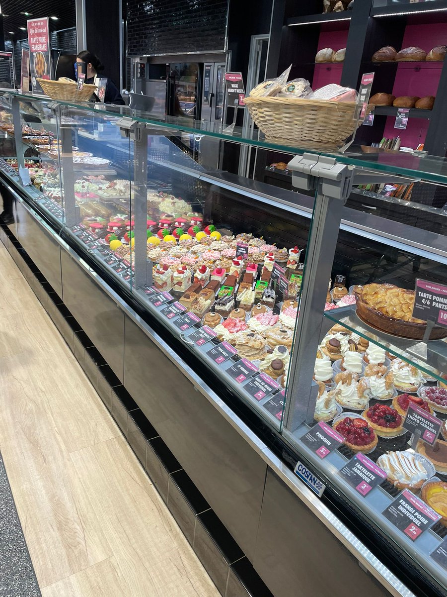 Hmm... Nom nom! We've been enjoying a lovely trip to the Supermarché 🇫🇷