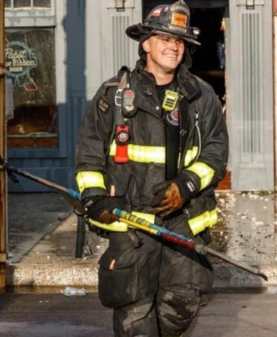 Chicago Cop tweet media