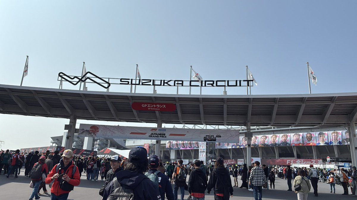bleo926's tweet photo. こんにちはーーー
今鈴鹿来てます。めちゃめちゃに楽しい上に今日の予選でPPは贔屓のキミが獲得しちゃいましたやばいです。
明日の決勝も楽しみ尽くす！！！！
#f1jp 
#f1日本グランプリ https://t.co/X5uskr0yT6