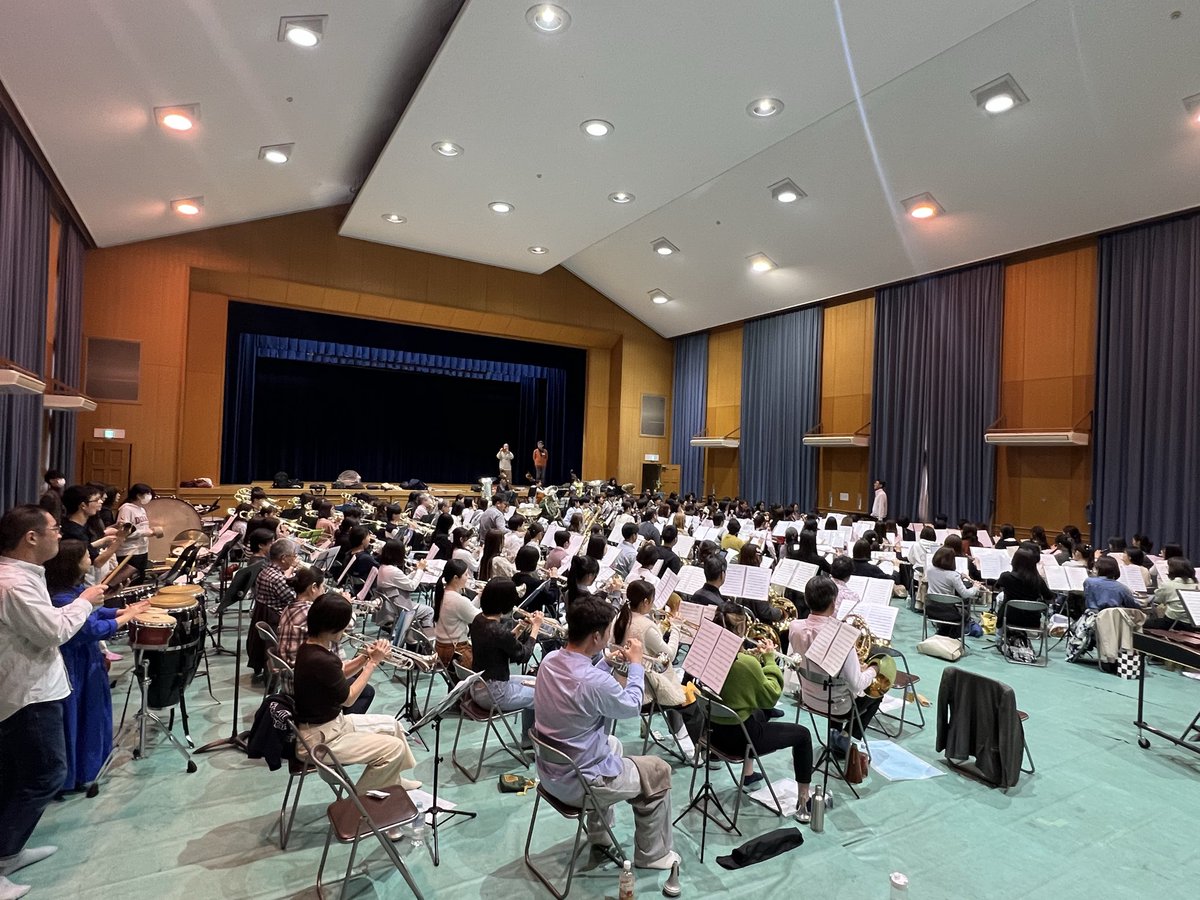 hyogobrass70's tweet photo. 最後の練習。
ちょっと聴いてたけど正味凄かった。
明日やでしかし！
祝賀会も準備大変やったけど楽しかったでしかし。

70周年記念演奏会来てよ
兵庫高校吹奏楽部
吹部好き
兵庫高校吹奏楽部
兵庫高校吹奏楽部OB会
武陽会
吹部の事情
タナオの独り言 https://t.co/5XnhbxFJog
