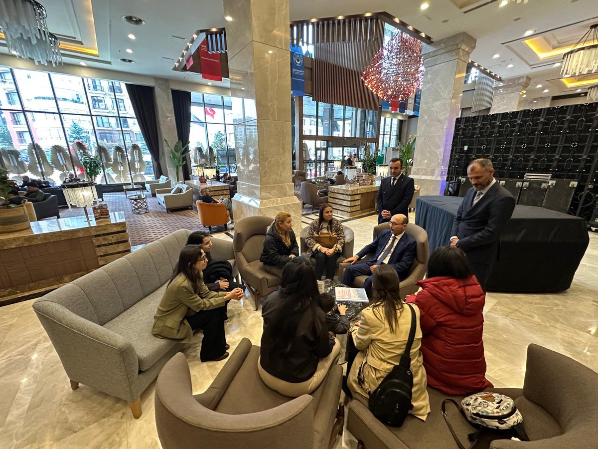 2024 KPSS’de başarılı olan ama kısıtlı kontenjanlardan dolayı atanamayan arkadaşlarımız Türkiye <a href="/Kamu_Sen/">Türkiye Kamu-Sen</a> kongremizde hayırlı olsun dileklerini ilettiler.
Genç meslektaşlarıma teşekkür ediyor,atama kontenjanının artırılması hususunda gayretlerimizi sürdüreceğimizi ifade ediyorum.