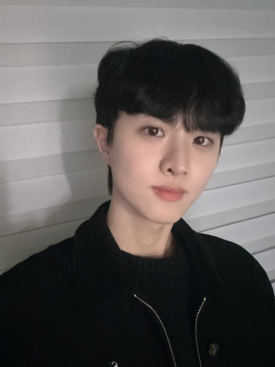 TheKingDom_GF's tweet photo. [IVAN👑]

<토크토크타임>

3월 마지막 주말 함께 소통해 줘서 고마워🩷

#TheKingDom #더킹덤 #TKD 
#IVAN #아이반 #위버스라이브 https://t.co/57vUZ7hmoV