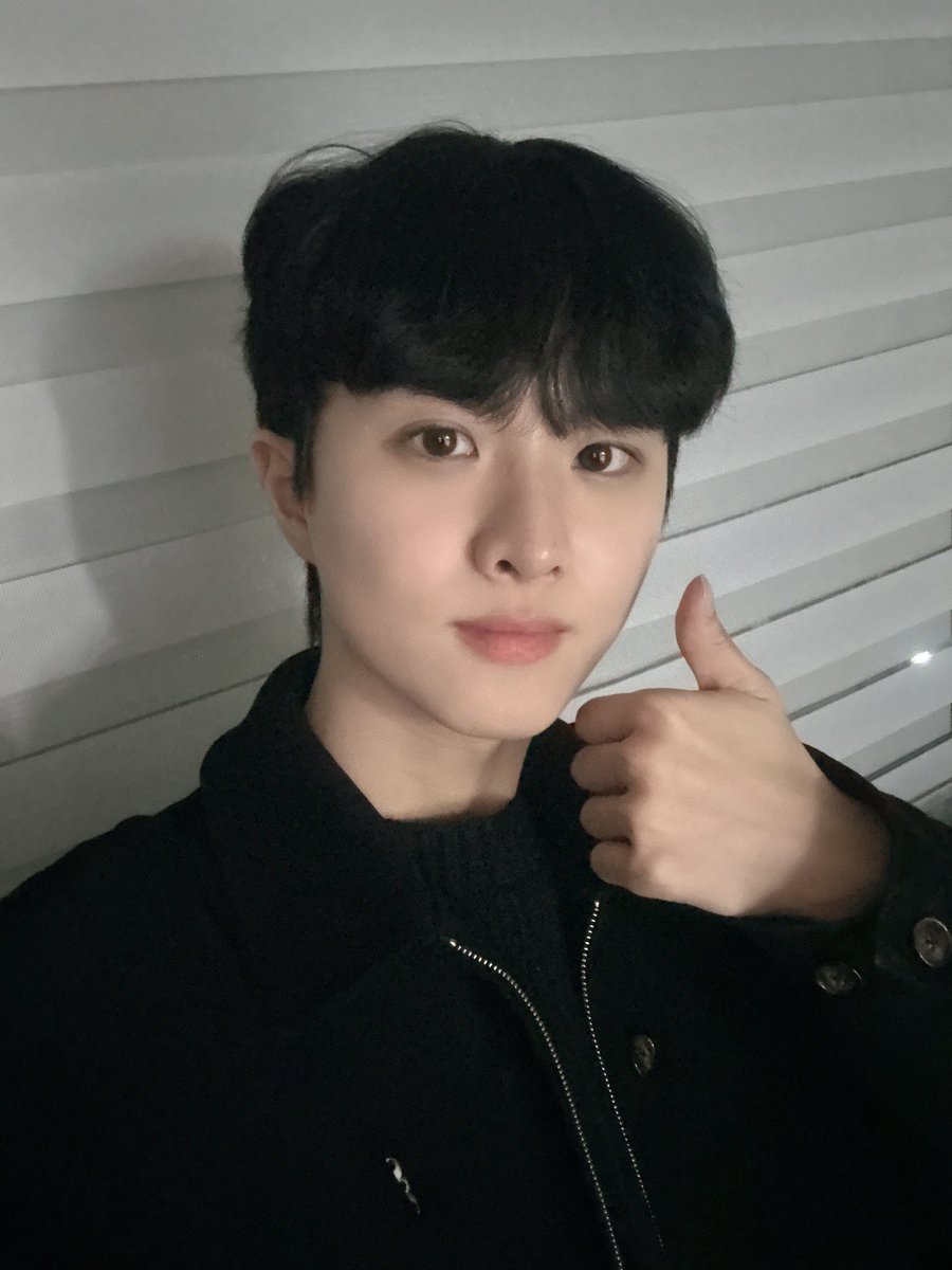 TheKingDom_GF's tweet photo. [IVAN👑]

<토크토크타임>

3월 마지막 주말 함께 소통해 줘서 고마워🩷

#TheKingDom #더킹덤 #TKD 
#IVAN #아이반 #위버스라이브 https://t.co/57vUZ7hmoV