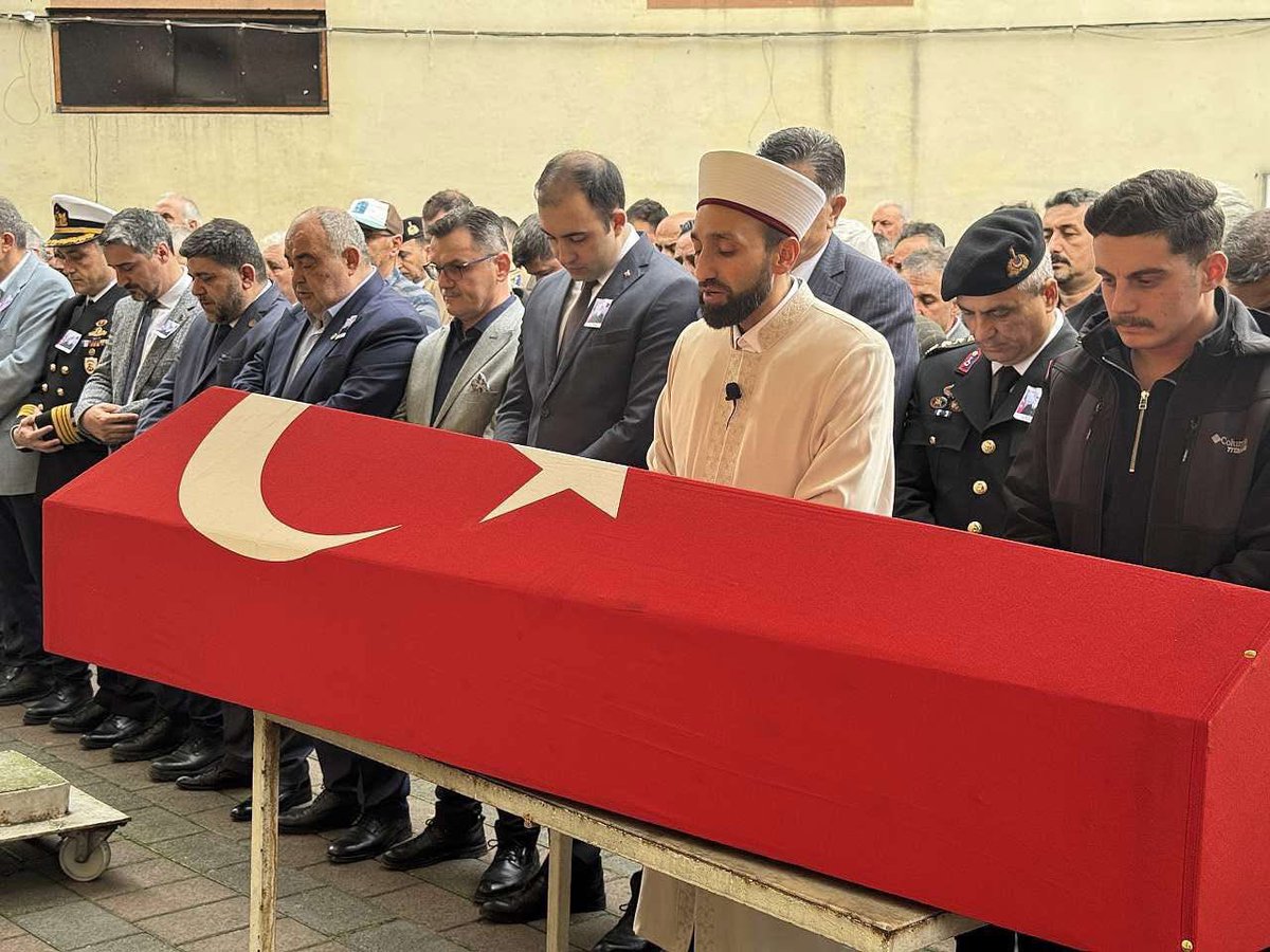 Jandarma Uzman Çavuş Umut Can HEPTAŞ İçin Cenaze Töreni Düzenlendi
Haberin detayları için;
facebook.com/share/p/1GHHY4…