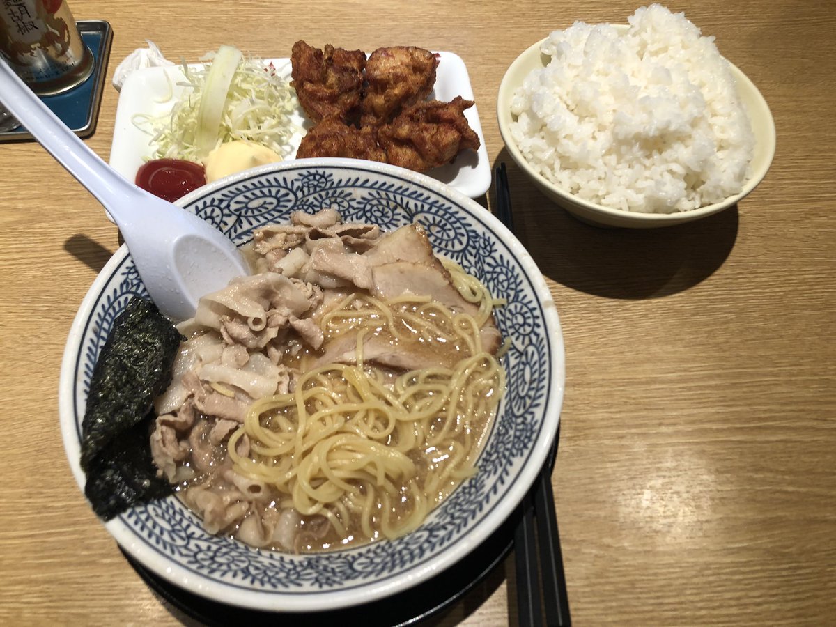 SounHojo's tweet photo. 今日の負けメッシ

−55kのラーメンセットとかたけぇなぁ🤕
これ自体は約2k

本日は皆様お疲れ様でした、後は車で1時間高速乗って帰路に着きます、なんやかんやで寄り道してたらこんな時間になっちゃった https://t.co/CzfZUTtp5l