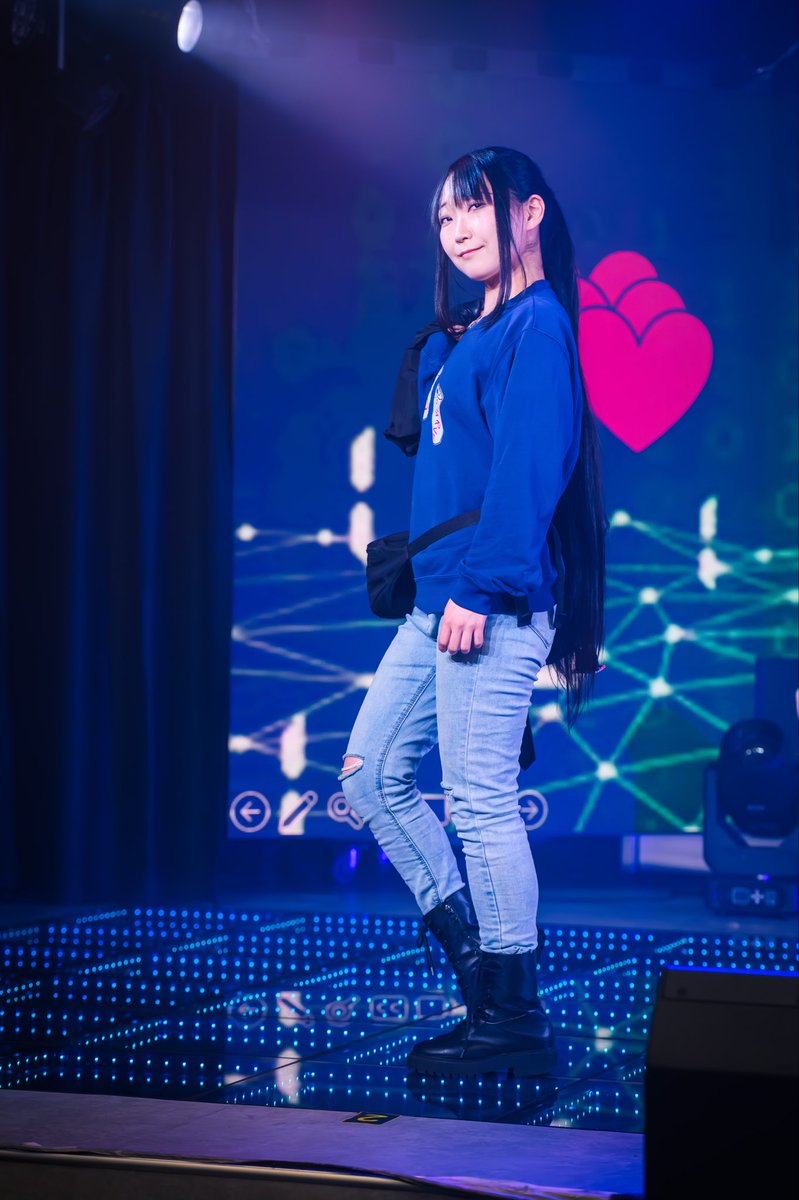 お疲れ様です！！
4/5のライブ、ランウェイに向けて着々と練習中です🔥

タイムテーブルも近々公開致します！💫

これはこの前のランウェイの写真ですね🤘
モデルの時とライブの時のテンションの温度差で風邪ひかないようにご注意下さい✨