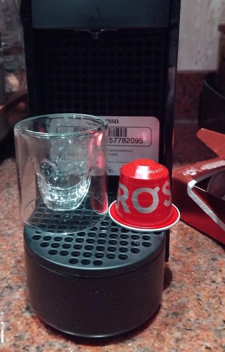 Tofitom's tweet image. The product in the picture 
Vs
The product I've got!!!!
WTF!!!!
It doesn't even contain a single espresso shot!!!
Something very 🥚🍳!!!!!
Of course will return it.
@AmazonEG 
#Disappointed