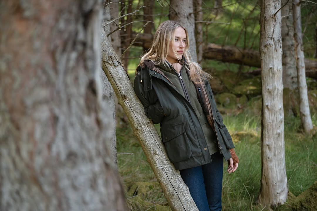 BushWear's tweet image. Lost in the woods 🌲

The Kelso Ladies Waxed Jacket from Hoggs of Fife—classic style, built for the outdoors.

👉 bush.ly/Hoggs

#HoggsOfFife #CountryStyle #BushWear