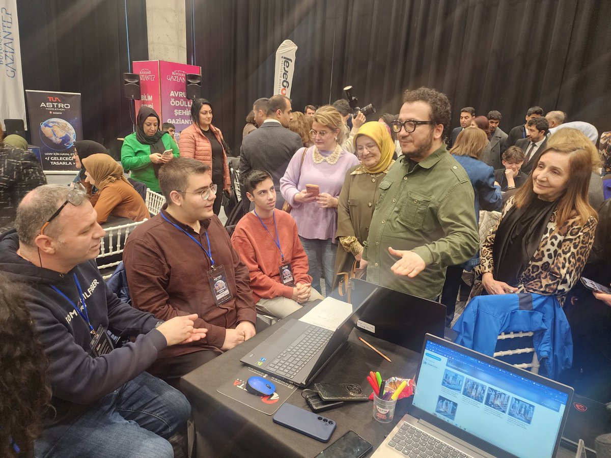 sahinbeybilsem's tweet photo. 🚀 Şahinbey BİLSEM olarak 4 takım ve 20 öğrencimizle Astro Hackathon Gaziantep’te en fazla katılım sağlayan kurum olduk!
48 saatlik maratonda geleceği tasarlıyoruz. 🚀
#TürkiyeUzayAjansı #AstroHackathon #Bilim #Teknoloji
@gantepvaliligi @Gaziantep_MEM https://t.co/QvqRNL8s2D