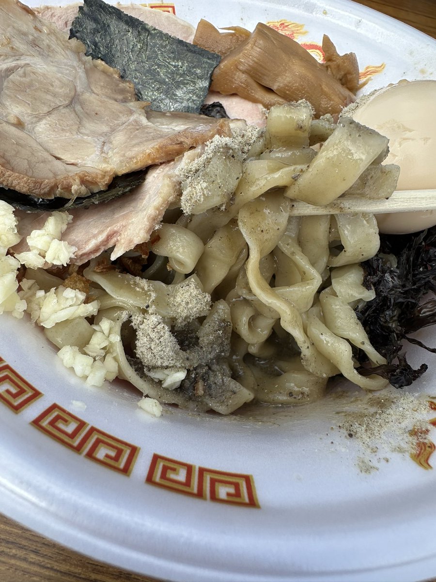 ともちん tweet media