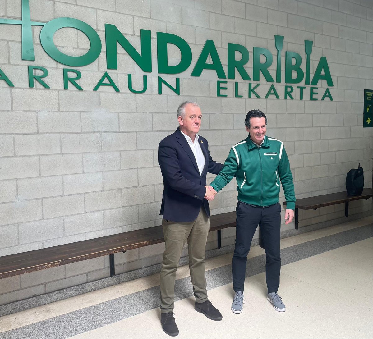 ESKERRIK ASKO UNAI 💚

Gaur eguerdian, elkarteko instalazioetan, Unai Emery eta Hondarribia Arraun Elkartearen arteko lankidetza hitzarmena aurkeztu da.