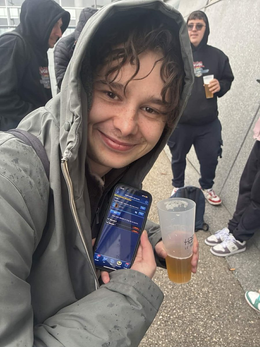 Trop bonne journée avec les copains et mon super deck yummy fs on vas les supporter <a href="/LucasBCP/">(BCP) Lucas Lancelot</a> gagne prouve leur tu et le meilleur joueur riftbound pardon yugioh