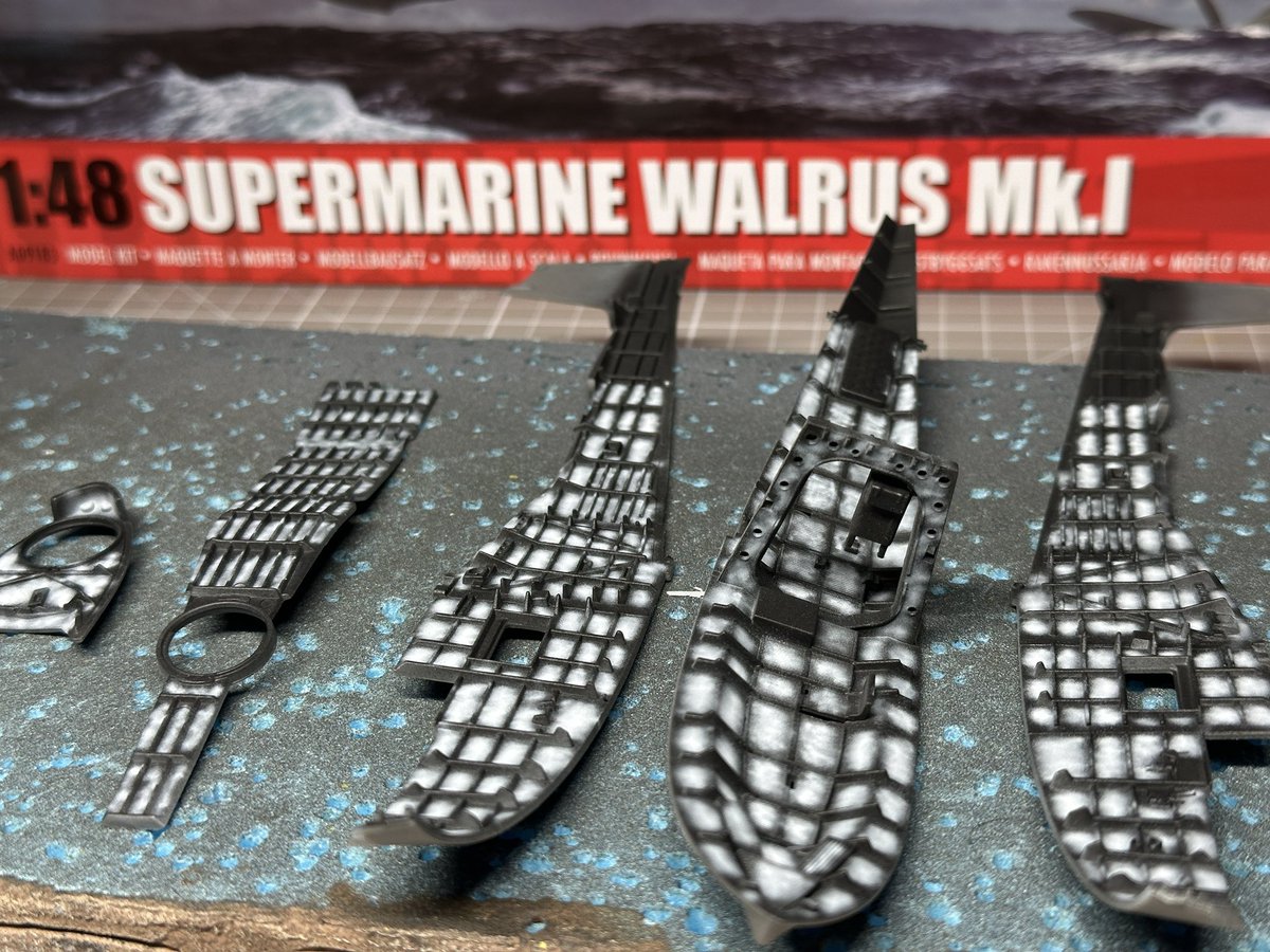 AleksanderDBL's tweet photo. Produktywny poranek przy modelu.
Dzisiaj na warsztacie preshading kadłuba. Po takim ćwiczeniu z aero celność poprawiona o przynajmniej kilka stopni 🎯 Nastepny krok Cookpit Green po całości.
#modelarstwo #preshading #scalemodel #ttmodelarze https://t.co/o57NG2ohAz