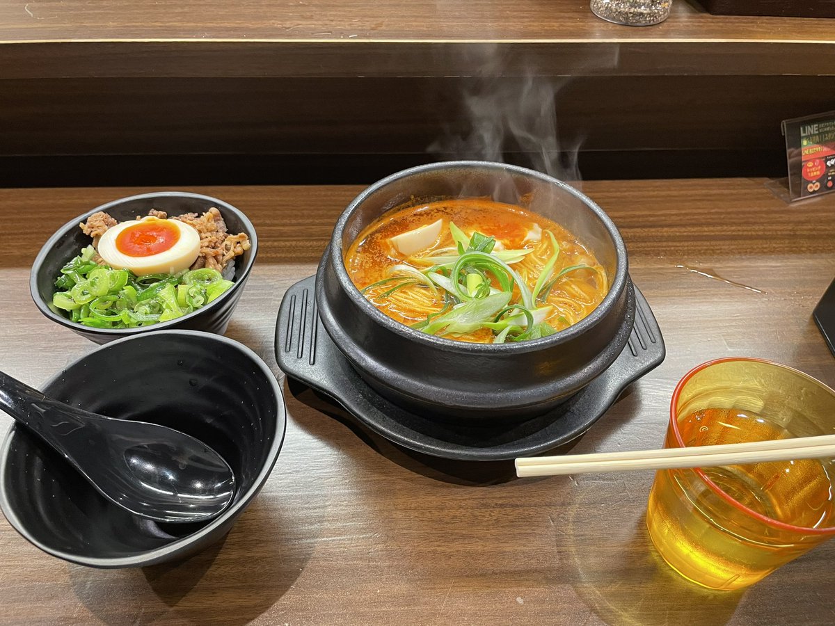 JudgmentNo's tweet photo. 麺じょるのしまーす🍜💨ブッ！ https://t.co/3RMIThJFg9