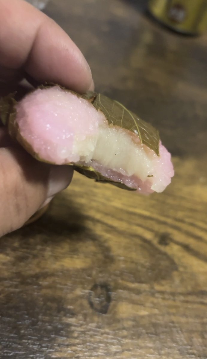 かつどん tweet media