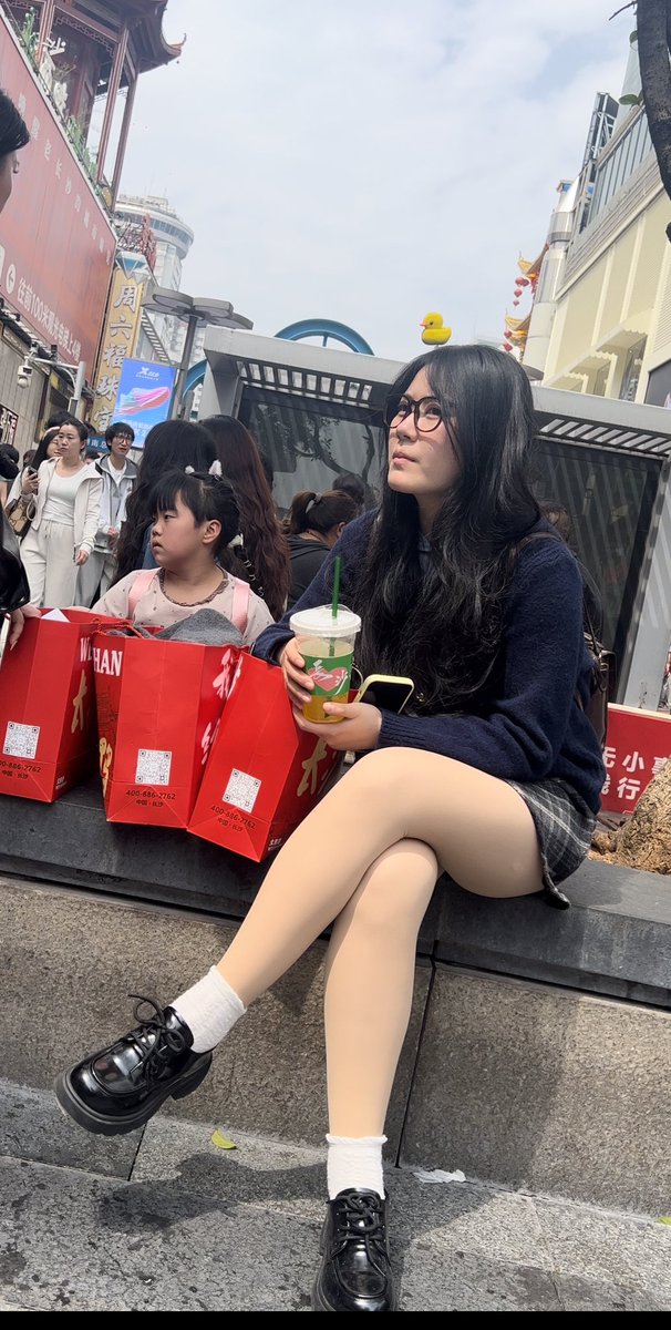 BENJAMINNJ3's tweet photo. 光腿神器 #街拍美腿 #街拍丝袜 #丝袜美腿 #肉丝 #光腿神器  #美腿丝袜 https://t.co/yLLtMCMkiK
