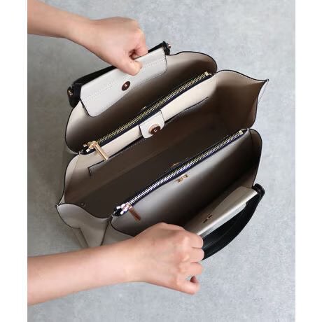 良さげな通勤バッグ見つけたかもしれない！3部屋構造なのも持ち手が2wayなのも大変好ましい。そしてやっぱりバイカラーだと可愛い…！！