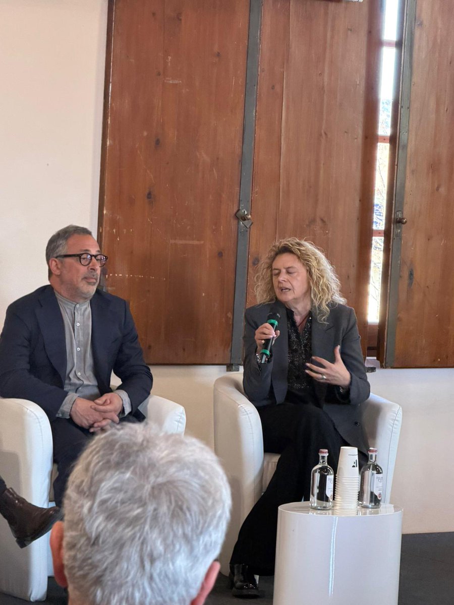 CislToscana's tweet photo. La segretaria generale Silvia Russo ha portato stamani  l'esperienza sul campo e le idee della #CislToscana nell'incontro dedicato al futuro della filiera tessile-abbigliamento-moda organizzato a Firenze dal Forum industria @pdnetwork. https://t.co/l6MKTktidO
