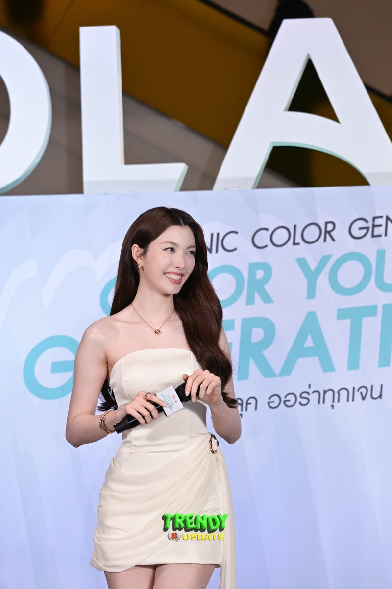 TrendyUpdate_th's tweet photo. "ออม กรณ์นภัส" พรีเซนเตอร์คนล่าสุดของ Lolane Botanic ในงาน“ Lolane Nature Code Botanic ”

ORMKORN FACE OF LOLANE
#OrmLolaneNatureCodeBotanic #LolaneBotanicxOrm 
#ออมกรณ์นภัส #OrmKornnaphat #Trendyupdates https://t.co/Hyyx8AEs1r