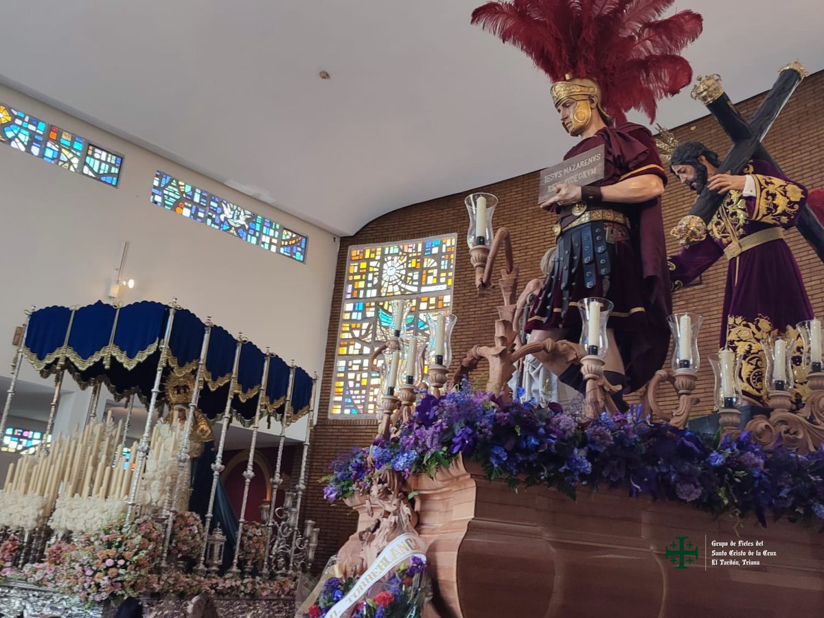 🟢 #OFRENDAFLORAL | Una representación de nuestro Grupo de Fieles ha hecho una ofrenda floral a la querida <a href="/HdaDivinoPerdon/">Hermandad del Divino Perdón</a>

Desde nuestra corporación les deseamos una muy buena Estación de Penitencia en este Sábado de Pasión por las calles de su barrio

📲 #CristoCruz26