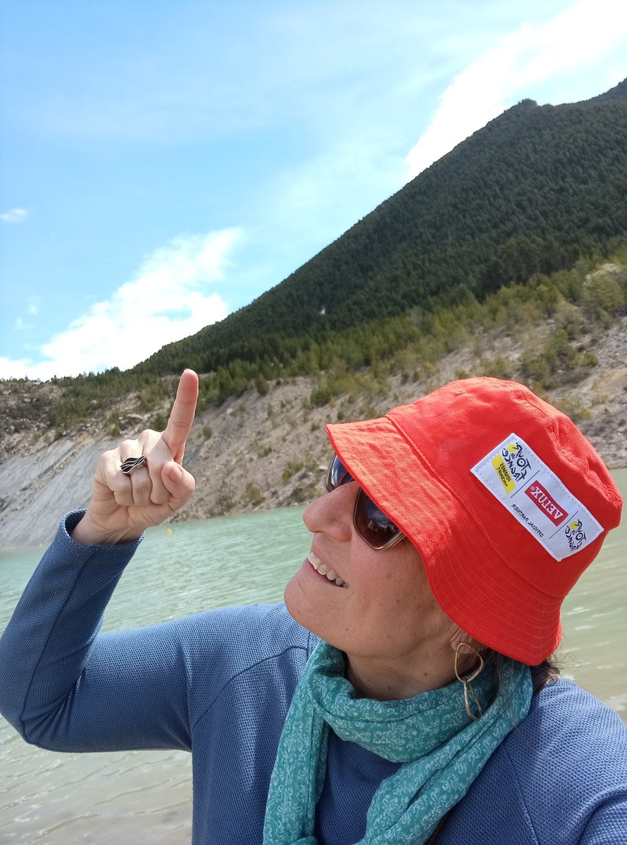 Elisabettwit's tweet photo. Si veieu un cap vermell sóc ho 😂
#colldepradell https://t.co/VOnLIdDtk6