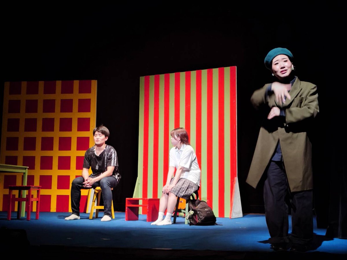 バリアフリー公演『「真っ赤なお鼻」の放課後』終演しました。ご来場誠にありがとうございました。舞台手話通訳は田中結夏さん、字幕サービスは舞台ナビLAMP、音声ガイドは佐藤響子。主催の港区、Kissボート財団の皆さま、ありがとうございました！
#劇団銅鑼  #演劇