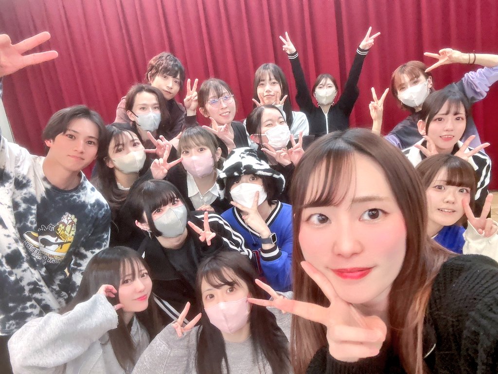pastelcarat's tweet photo. どーも、演出の僕です。
4月舞台「#西園寺家の強襲」
早速台本を手放して、立ち稽古が開始しております！🔥

ホントに素晴らしい実力派キャストばかり！
みんなしっかりセリフも入れて来てて、
本番みたいなとてもクオリティ高い稽古が出来ています😳

でもまだまだ稽古序盤！
より良くしていきます✨

🎫公演情報・ご予約⤵
https://t.co/mcT3EbSQb9