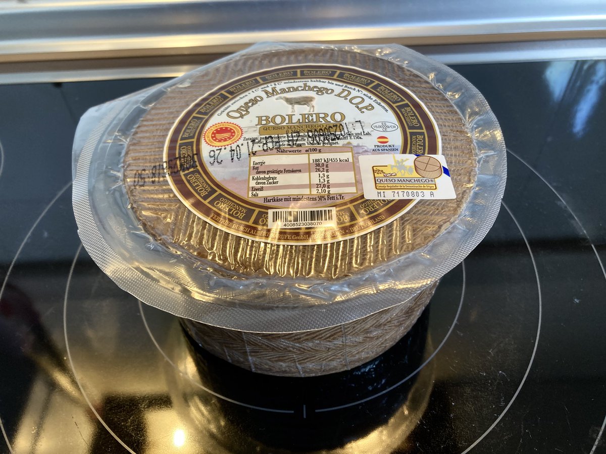 GeorgAlbrecht1's tweet photo. heute mal wieder in einem „Großmarkt“ gewesen.
ua ordentlichen Käse gekauft: #Manchego! 🇪🇸 😋 https://t.co/ErPHnZrpga