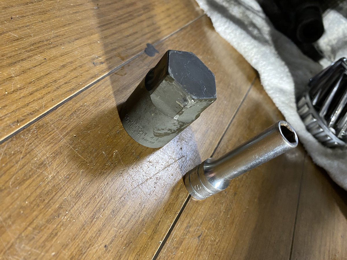 1Sftj's tweet photo. ようクソデカ六角メーン、
この短期間でまた使うことになるとは思わなかったぜ兄弟、
５足入んないから何となくバラしたら、
多分５足であろう場所がちゃんと動くようになったけど、ギア入らんかった原因わからず直っちまったぜメーン、
正直また組むの怖いぜ兄弟。 https://t.co/yErzyr2yaK