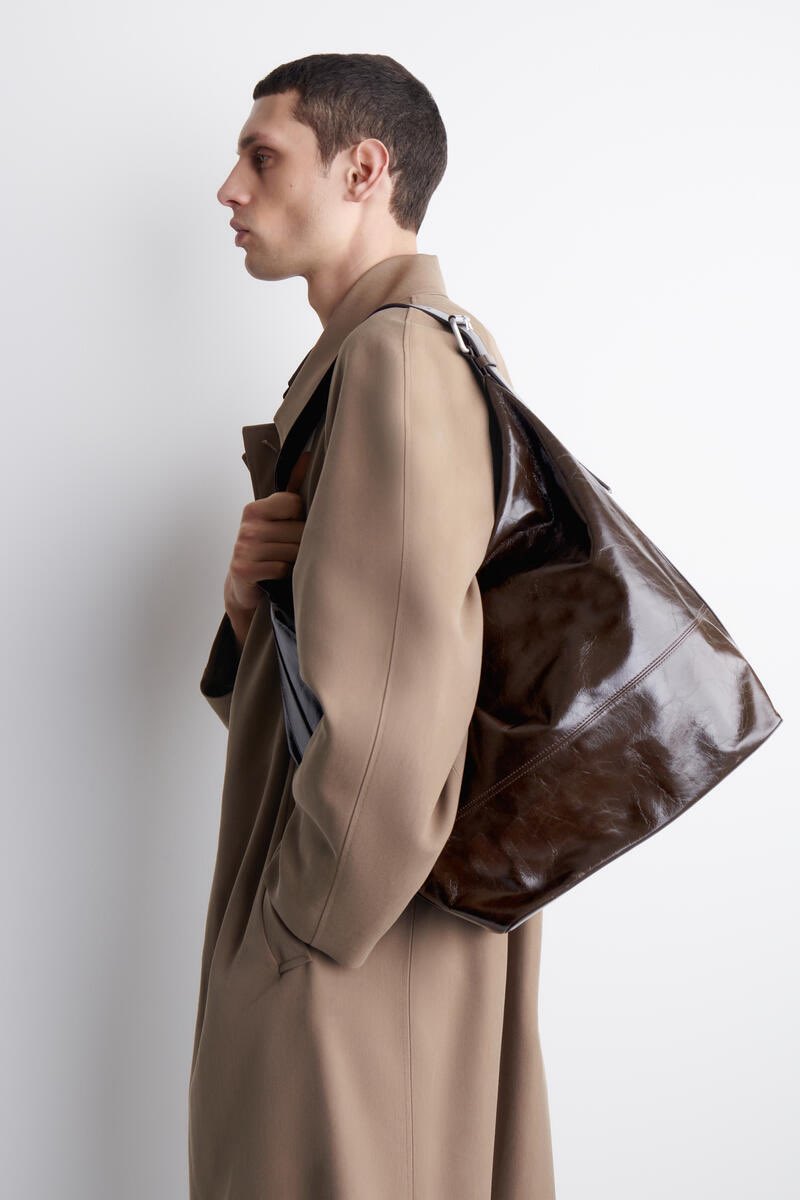 peipay97's tweet photo. COSの新作バッグ 
LemaireのHOBO BAGっぽくて良い https://t.co/RXpPVrB7Fe