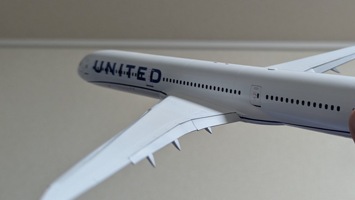 フラップに白サフを吹きました
待ちきれず仮組みしてもう満足してしまってますｗ