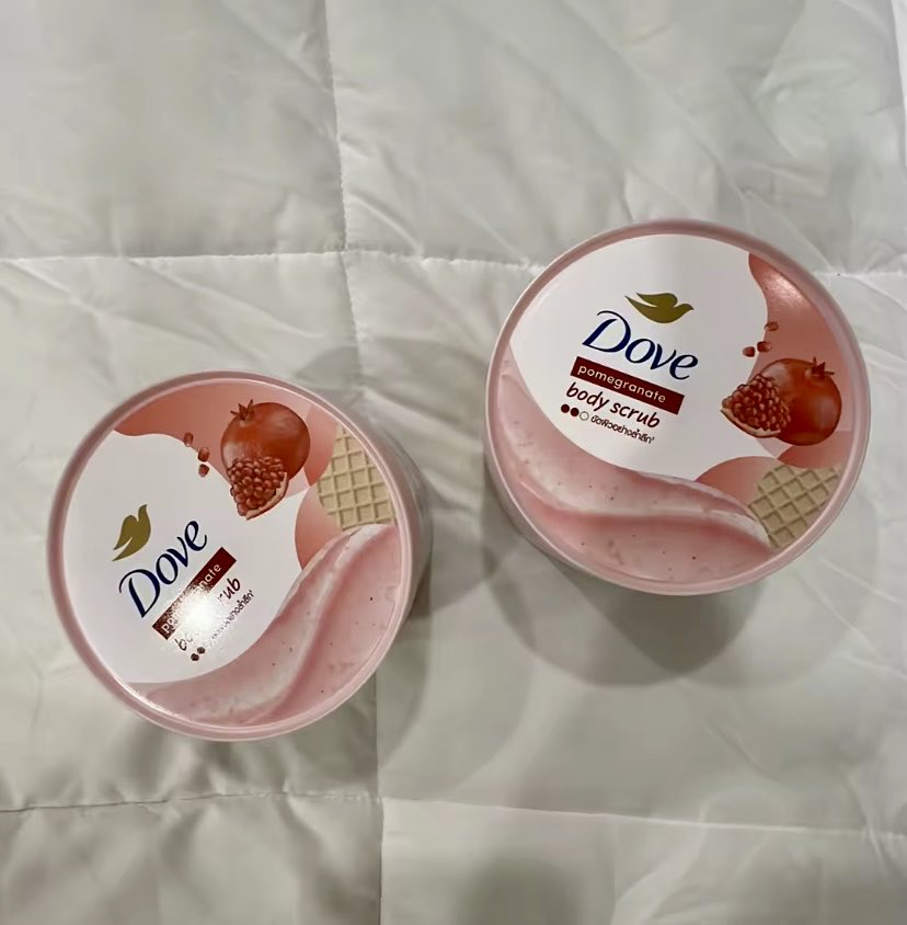 eight21r's tweet photo. Dove บอดี้สครับสูตร pomegranate 280g ผิวชุ่มชื้น 10 เท่า ผิวเนียนนุ่ม เนื้อละเอียดกลิ่นหอมสุดๆ 🍒200.- รวมส่ง ใหม่) exp.2029 สนใจสูตรอื่นทัก dm ได้เลยค้าบ  #ส่งต่อคสอ #ส่งต่อคสอมือ2 #คสอมือสอง #ส่งต่อเครื่องสำอาง #เครื่องสำอางมือสอง #ส่งต่อสกินแคร์มือสอง https://t.co/Y8h1F77nTk