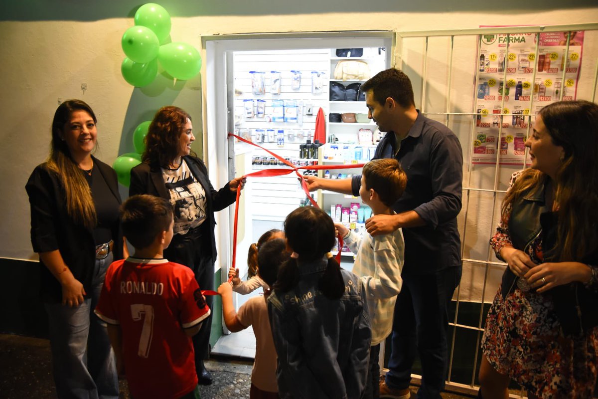 alejarod72's tweet photo. Más inversión y trabajo para Tafí Viejo

Acompañé la inauguración de la farmacia Mariscal Colmena Sur, un nuevo espacio que abre sus puertas en nuestra ciudad y que representa una apuesta concreta al crecimiento local. https://t.co/lgd40GWB5P