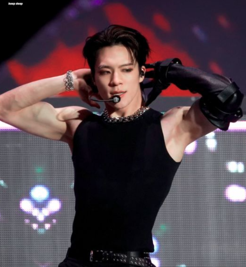 About Music tweet media