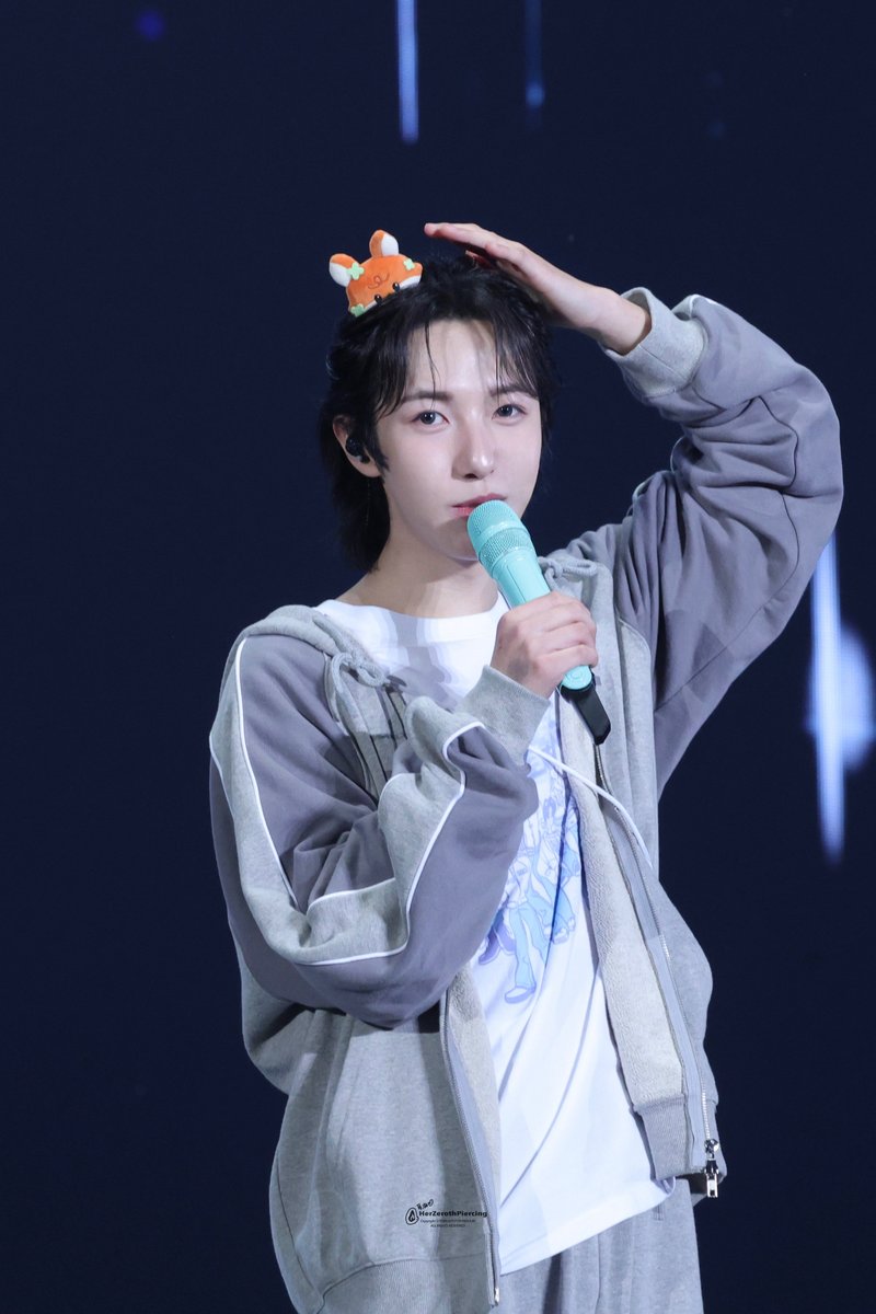 她的第零个耳洞 tweet media