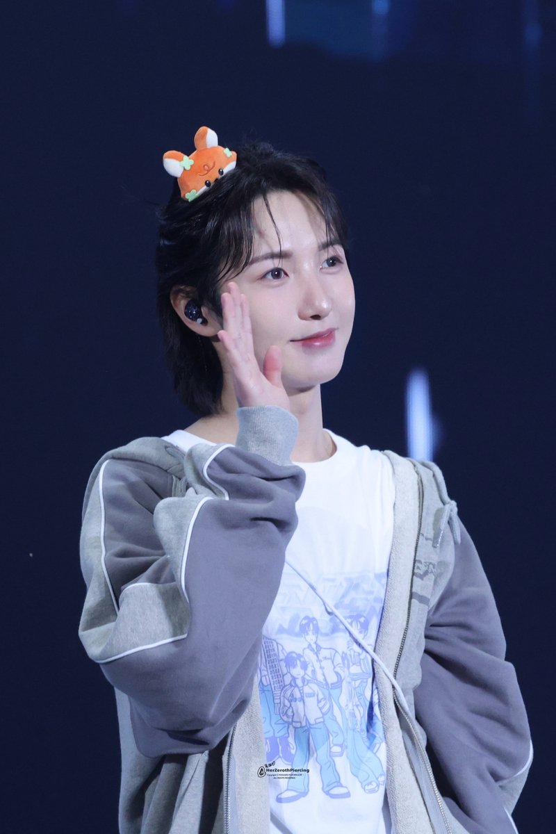 她的第零个耳洞 tweet media