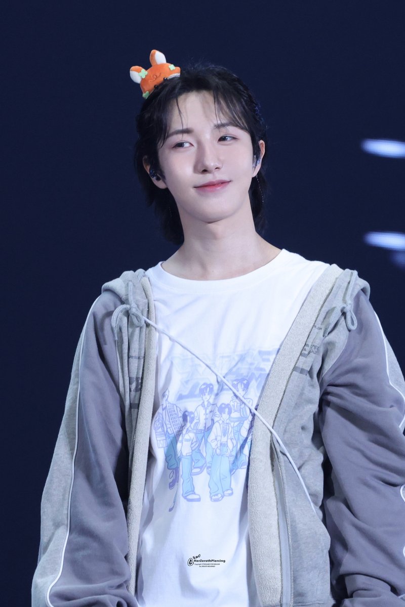 她的第零个耳洞 tweet media