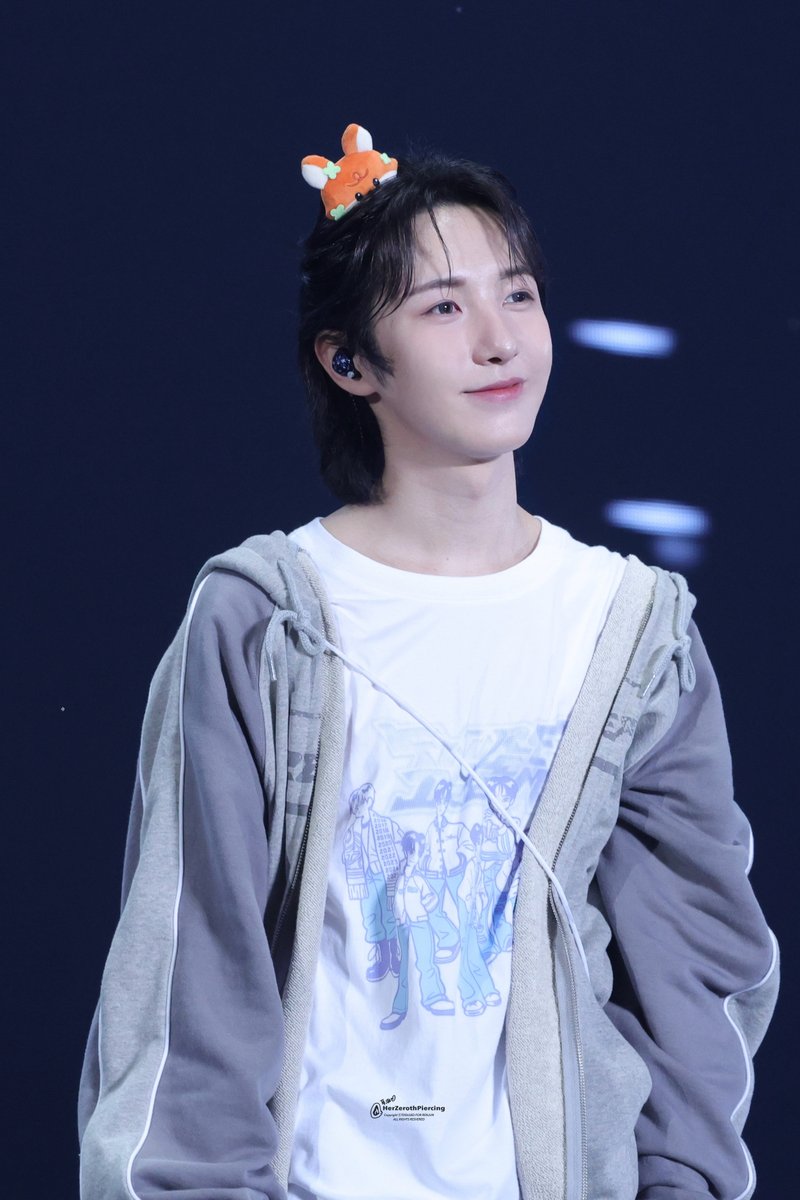 她的第零个耳洞 tweet media