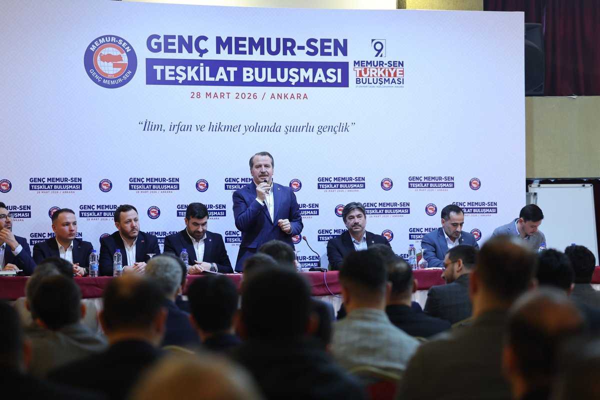 MemurSenKonf's tweet photo. Memur-Sen Genel Başkanımız Ali Yalçın Türkiye Buluşması kapsamında düzenlenen Genç Memur-Sen Teşkilat Buluşmasına katıldı…

Genç Memur-Sen’in yalnızca bugünü değil, yarını da inşa eden çalışmaları; sendikal mücadelenin sosyal sorumluluk, değerler ve güçlü bir vizyonla nasıl bütünleşebileceğini ortaya koymaktadır.

Kurulduğu günden bu yana hayata geçirdiği eğitim programları, akademik çalışmalar, sosyal sorumluluk projeleri ve ulusal-uluslararası faaliyetlerle genç kamu görevlilerinin gelişimine katkı sunan Genç Memur-Sen; sendikal anlayışı çok boyutlu bir zemine taşımıştır.

Memur-Sen’in akademik birikimine katkı sağlayan, gençliğin vizyon ve misyonuna yön veren ve geleceğe dair güçlü bir perspektif sunan bu çalışmalar; ülkemizin yarınlarına değer katmaktadır.

Emeği, adaleti ve sorumluluğu merkeze alan yaklaşımıyla Genç Memur-Sen, sendikal mücadelenin geleceğinde önemli bir rol üstlenmektedir.

Her geçen gün üzerine tuğla konarak devam ediyor. Toplantılardaki sorumluluğunuz ve her işe ilk önce sizin koşmanız takdire şayan. Yarın Türkiye'nin sorumluluğunu siz taşıyacaksınız. Biz gençlik teşkilatın içinde yetişti, teşkilatın her kademesinde çalışmış biri olarak söylüyorum, bugün kesinlikle saha ile alakalı, sizler de bu işi çok iyi yapıyorsunuz. Burası sendikacılığın okulu.

Genç Memur-Sen’imizi gerçekleştirdiği nitelikli çalışmalar dolayısıyla tebrik ediyor, başarılarının devamını diliyoruz.

#GüçlüMemurGüçlüTürkiye #TürkiyeBuluşması
@mstemrebalci @gencmemursen