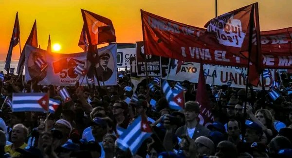 #Trump no tiene idea de la cantidad de gente que estamos dispuestos a luchar por Cuba.
¡Colonia nunca más!
<a href="/Ampp_Sierpe/">Asamblea Municipal del Poder Popular La Sierpe</a> <a href="/Carlos_GRguez/">Carlos Gutiérrez Rodríguez</a> <a href="/DiazCanelB/">Miguel Díaz-Canel Bermúdez</a> <a href="/Olga1066587/">Olga</a>