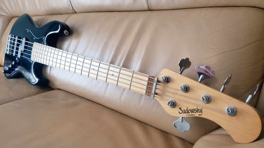 バタやん tweet media