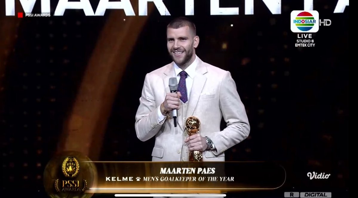 The Wall Pass Journal tweet media