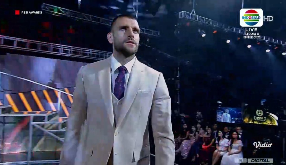 The Wall Pass Journal tweet media