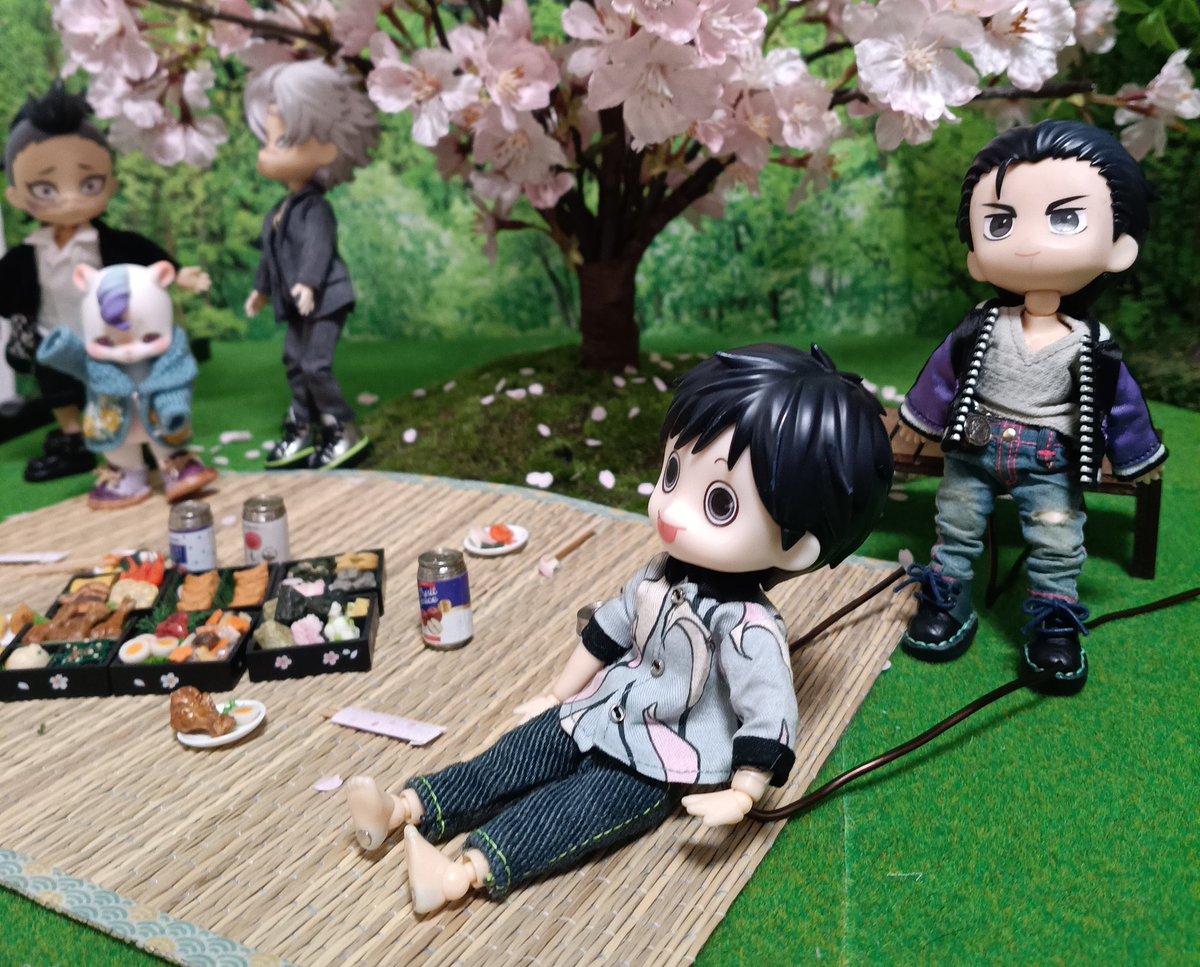 今日は千枝さんのAtelierで作業会でした。
セットが桜になってたので143の🍃🍉でお花見会。・
スイカくんも先日のアイドールで得たモヒカンを装着してご機嫌です