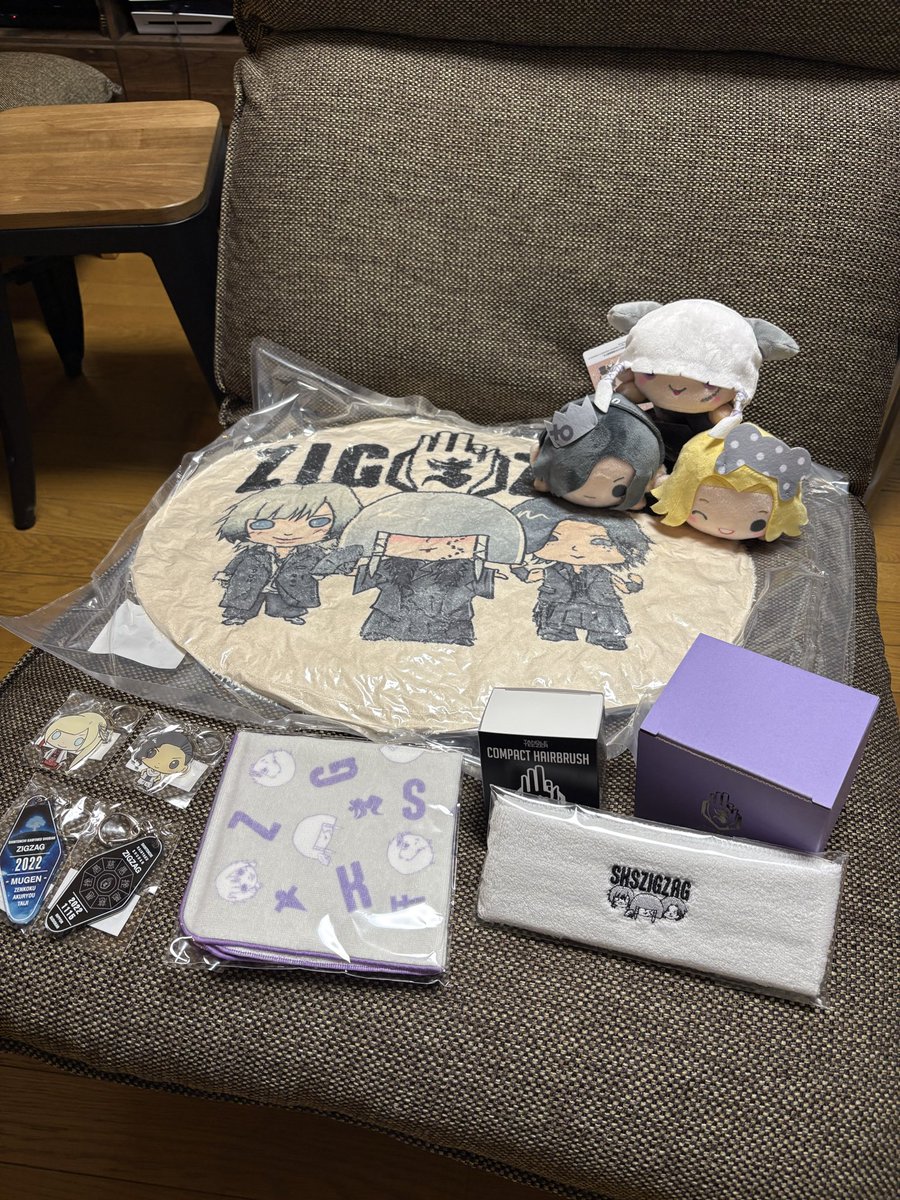 nonmaru1706's tweet photo. 今日買った物と
寝そべり御三方もお迎え✨
#ジグザグ https://t.co/ezPXiW1Rte