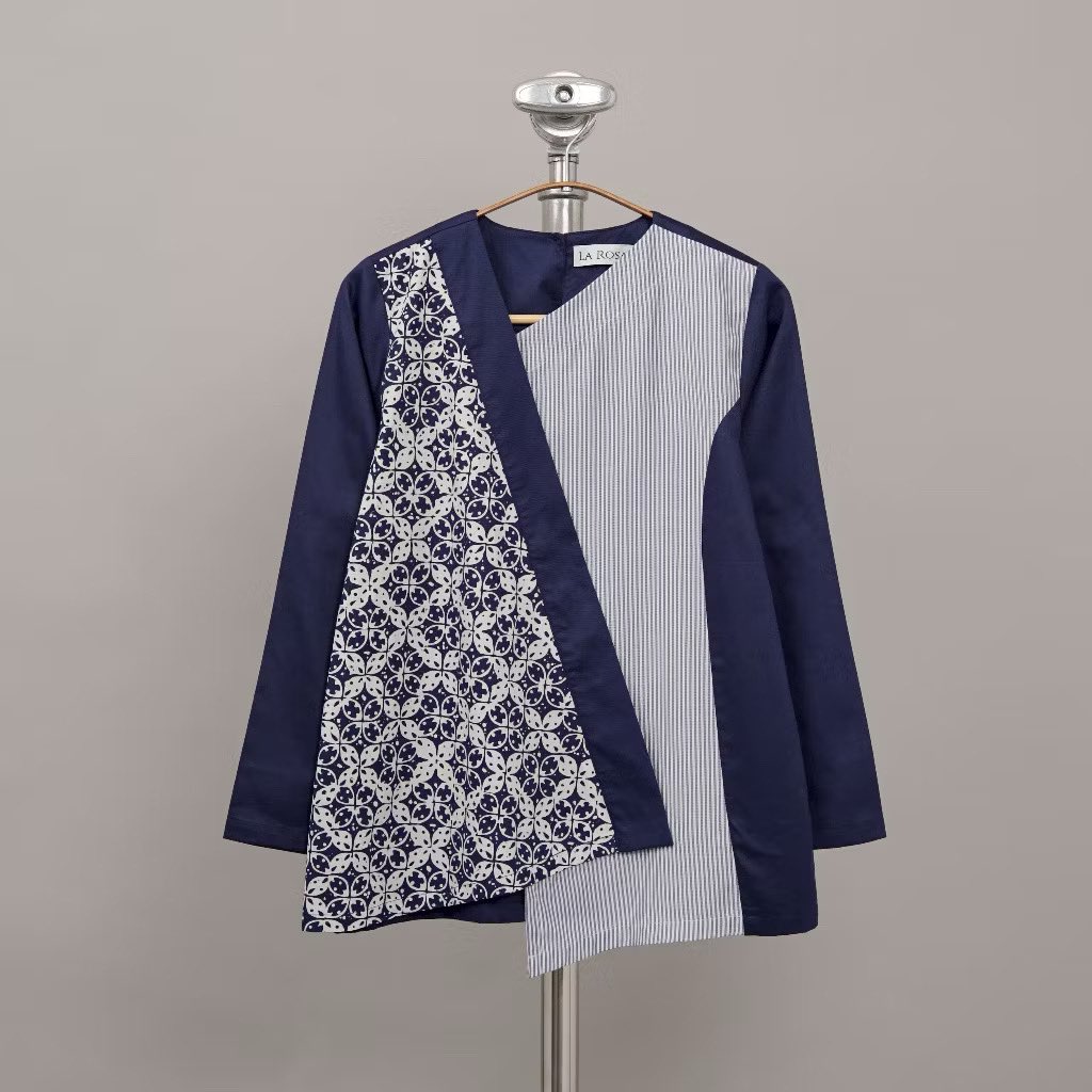 reeyychsia's tweet photo. GAK NGERTI LAGI SAMA TOKO BATIK INI 😭🤏🏻

Kenapa bisa ya batik dibikin se-lucu ini??
Modelnya kekinian banget, tapi tetap ada vibes elegannya ✨ https://t.co/sNPBs2M1yl