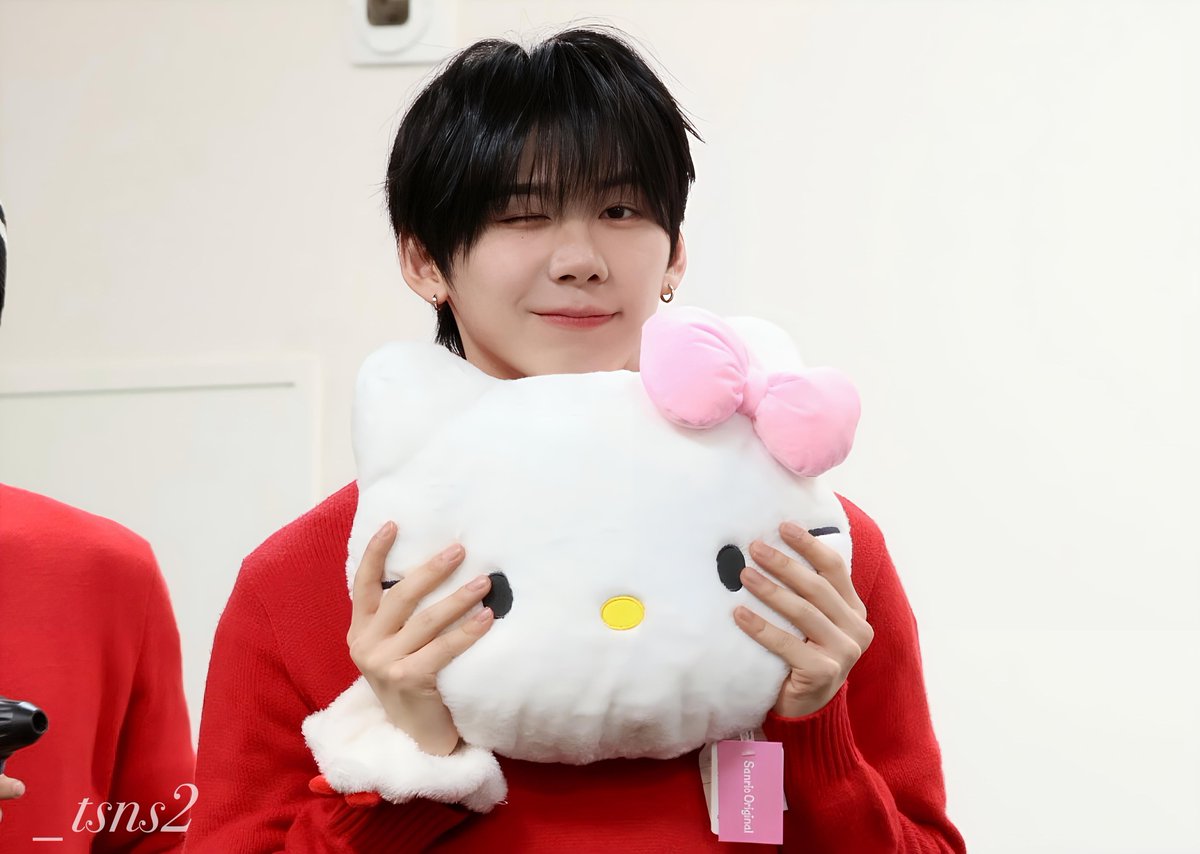 _tsns2's tweet photo. 260328 ♥️🤍🩷

#HAN #박한
#AHOF #아홉 https://t.co/NkRcVoFAfF