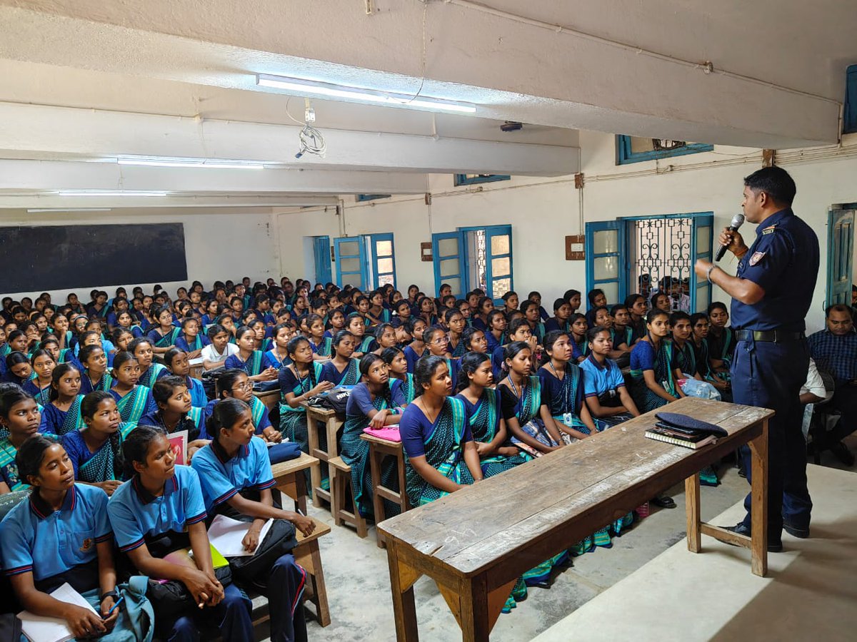 09NDRF's tweet photo. Empowering the next generation of #firstresponders!
@9BnNDRF hosted a School #SafetyProgramme at St.Joseph's College,Torpa district- #Khunti (JH). Students & staff gained hands on skills in Fire Safety,First Aid and disaster Prep. Safety isn't just a lesson, it's a life skill. https://t.co/z0vierM4vz